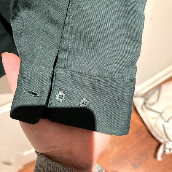 💚Dark Green Uniqlo Button Down Size L💚 - Picture 3 of 4